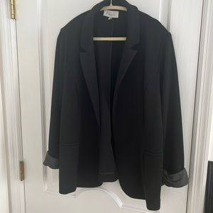 Beautiful knit blazer with cuffed sleeves